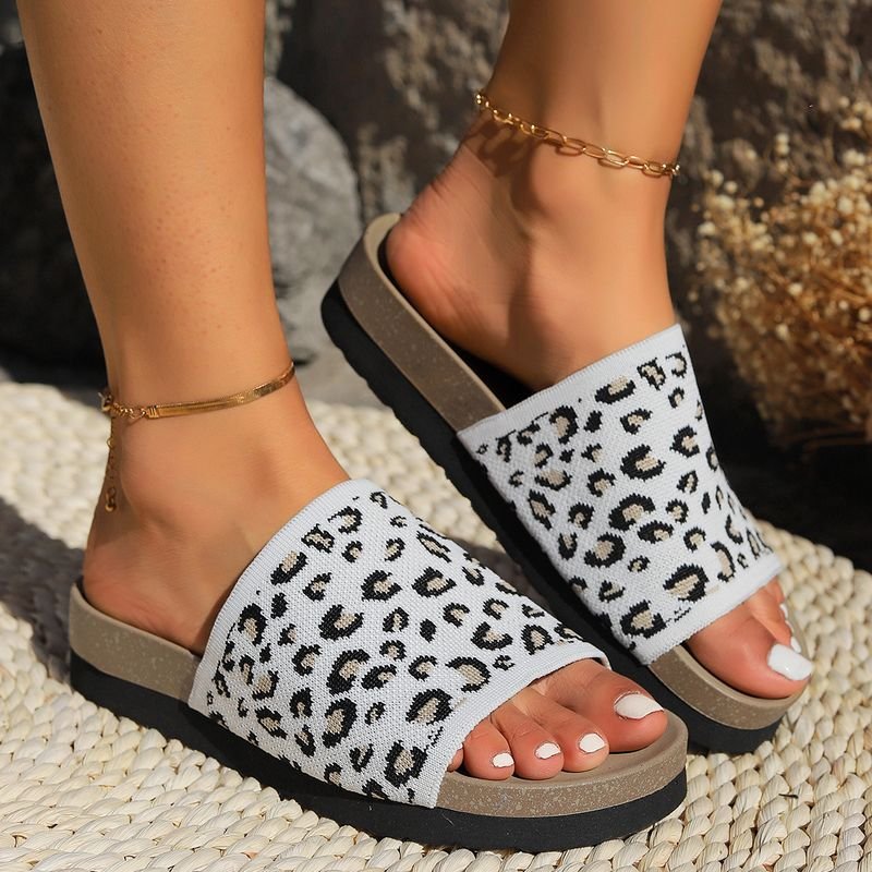 Plus Size Women Fashionable Leopard Flat Slippers